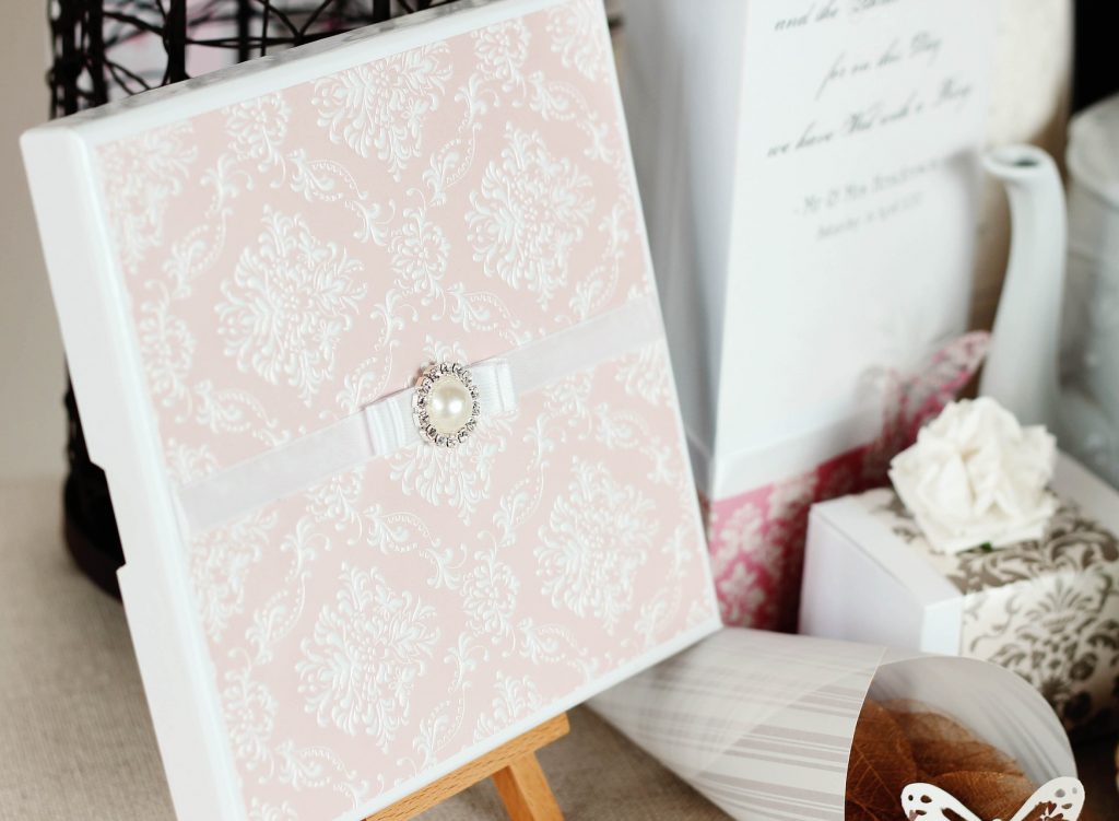 wedding-invitations-3392698_1920